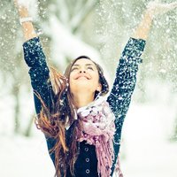 2017Winter_Beautiful_girl_enjoys_snow_111421_31.jpg